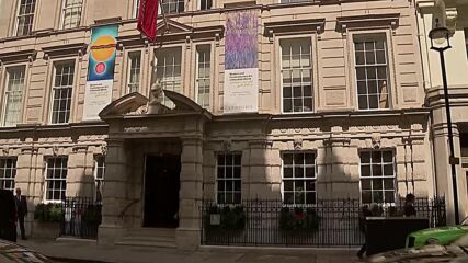 Откриха най-голямата изложба на арабско изкуство в Лондон