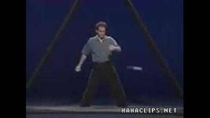 michael moschen performs the triangle