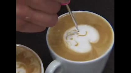 Рисуване върху кафе сметана и шоколад 