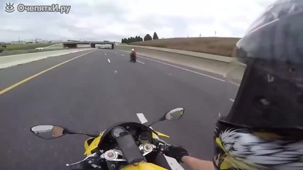 Луд мотоциклетист прехвърча на магистралата