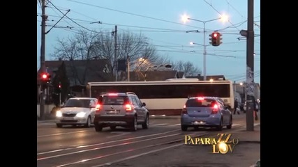 Nekulturna Vesna Zmijanac baca opusak sa terase