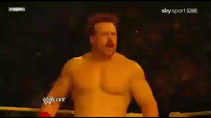 Sin Cara напада Sheamus