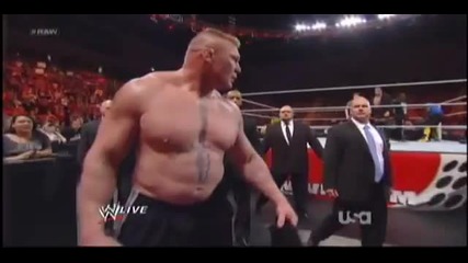 Wwe Raw Brock Lesnar счупва ръката на Triple H (30.04.2012)