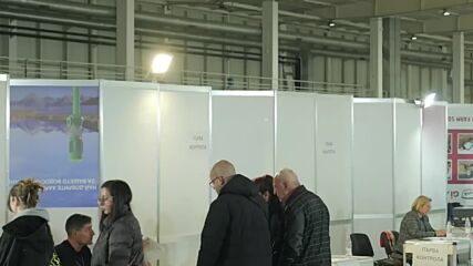 Първите изборни книжа пристигнаха в „Арена 8888“ в София