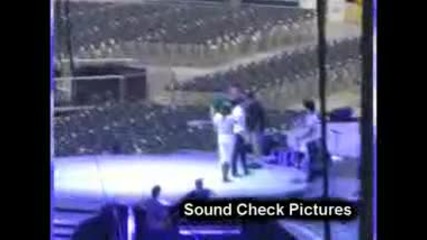 Nick Jonas, Miley Cyrus and Joe Jonas - Soundcheck for Before the storm ! 