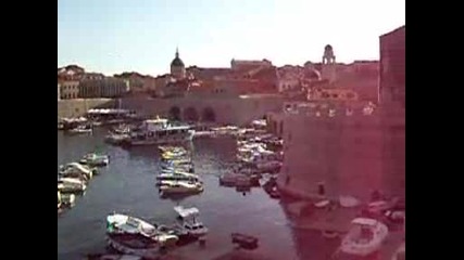 Панорамна гледка на пристанището на Дубровник
