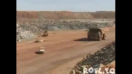Тоя камион изравни колата със земята
