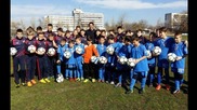 Ивелин Попов дари футболни топки на детски школи и пожела: Следвайте мечтите си