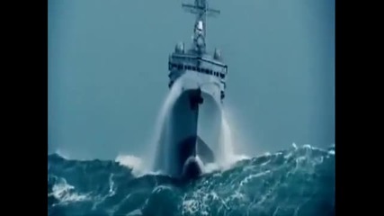 Силата на Майката Природа • кораб срещу бурно море !