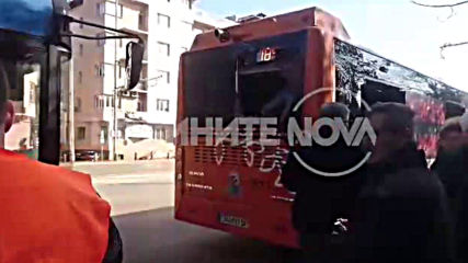 Автобус и тролей се удариха в центъра на София