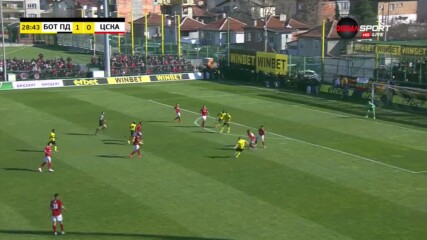 И Неделев се възползва от кошмарната отбрана на ЦСКА – 2:0