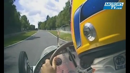 Lewis Hamilton pilote une W25 a Nurburgring 