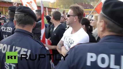 Austria: Anti-refugee demonstrators stopped at Austro-Slovenian border