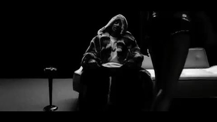Snoop Dogg featuring Pharrell - Drop It Like Its Hot
