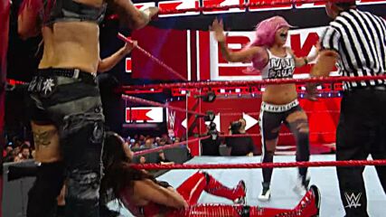 Ronda Rousey & The Bella Twins vs. The Riott Squad: Raw, Oct. 8, 2018 (Full Match)