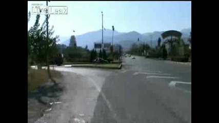 Лека кола се удря в пожарна