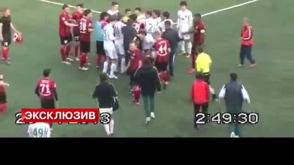 Рефер в Русия атакува играч след последният сигнал!