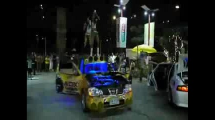 Готини Мацки Върху Кола