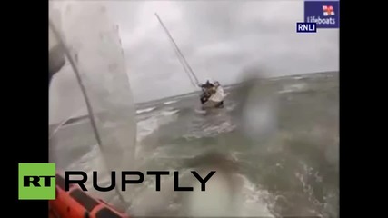 UK: Lifeboat rescues four from yacht ran aground in storm
