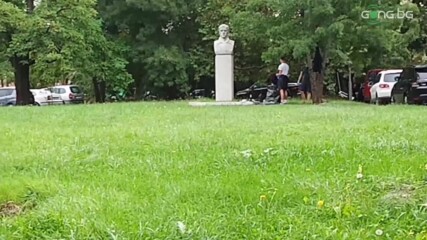 Феновете на Славия чистиха около "Александър Шаламанов" по случай празника на София