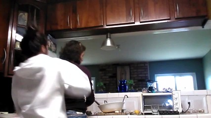 Dancing behind my mom - www.uget.in