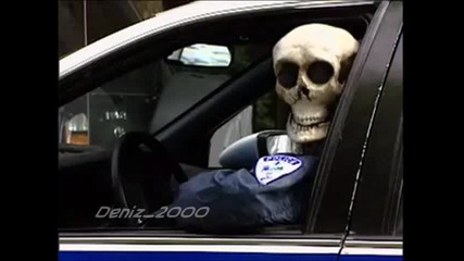 Полицай скелет-скрита камера