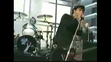 Green Day - I Walk Alone - Live