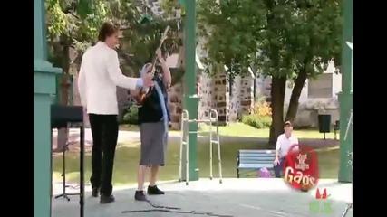 Баба рокаджийка - скрита камера Смях!!!