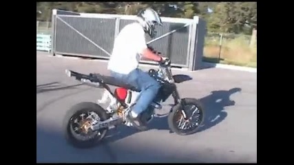 Supermoto stunt man 