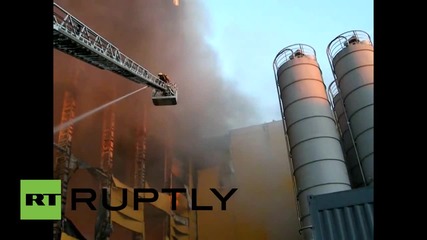 Русия: EMERCOM се бори с голям пожар избухнал в завод за дървени изделия