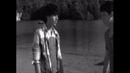 Jemi // Talking to the moon 