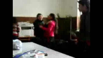 daskaloto u4enici igraqt v 4as po muzika :d:d:d 2