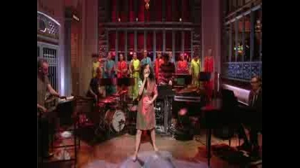 Bjork - Earth Intruders Live @ Snl