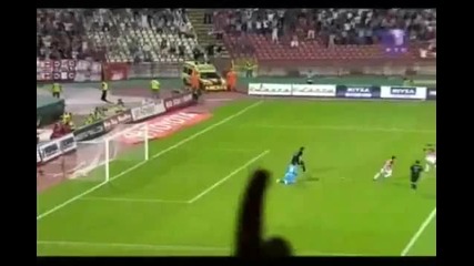 Забележете как вкарват втория гол :дд Crvena Zvezda - Slavija Prag 2 1