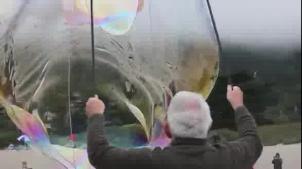 Krasivi, ogromni sapuneni baloni 