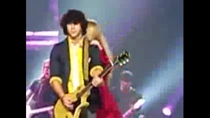 Hannah Montana and the Jonas Brothers - Memphis