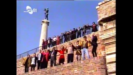Grupa pevaca - Pesmom za lek
