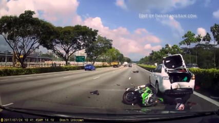 Kawasaki Ninja 250 vs car Deadly accident in high way road Singapore