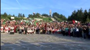 Стотици българи изпяха заедно песента за Райна Княгиня в Панагюрище - видео БГНЕС