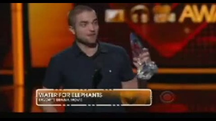 Rob Accepting Award For Water For Elephants