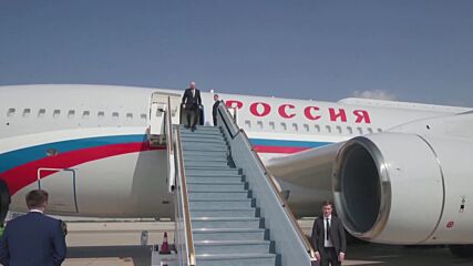 Владимир Путин пристигна на посещение в Абу Даби (ВИДЕО)