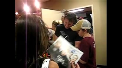 Trevor Mcnevan Give Autographs To Fans 2007