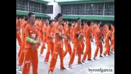 Затворници имитират Jai Ho - трябва да се види -