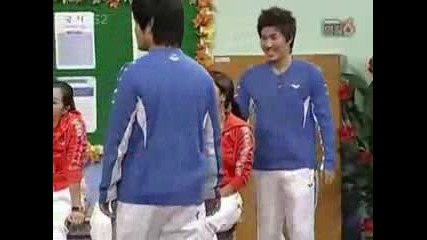 Dbsk playing Dibidibi on Heroine 6 - 1/2