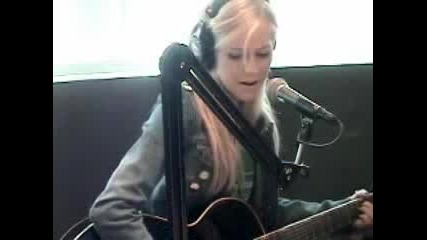 Avril Lavigne - Nobody`s Home - Live