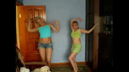 Руски момичета Танцуват И Се Хилят Тъпо 