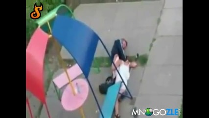 Пиянски секс на детската площадка