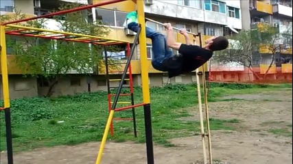 Street Fitness - Разцъкваме с приятелчета..