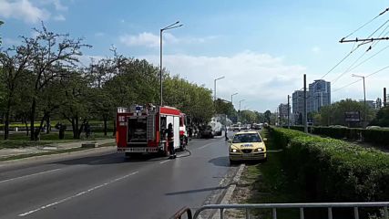 Автомобил се запали в движение в София