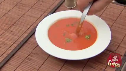 Ще дегустирате ли супата - скрита камера
